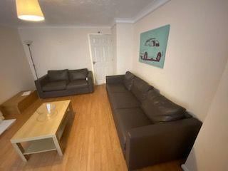 4 bedroom terraced house to rent - Photo 3