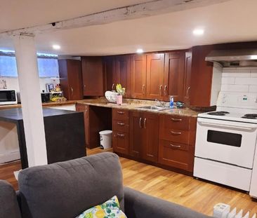 1 1/2 à louer au sous-sol avec entrée indépendante. 740 $/mois. Cha... - Photo 2