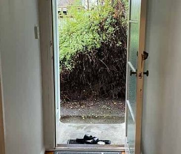 Tidy 2 Bedroom with large backyard - Photo 2