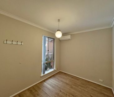 Renovated 2-Bedroom Villa with Garden in Sought-After Palmyra - Photo 4