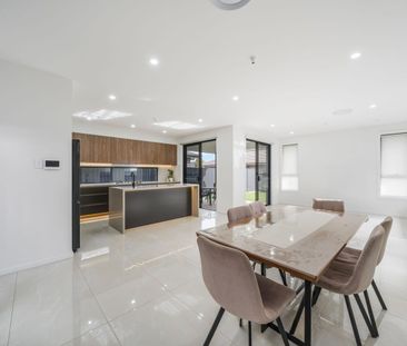 Spacious Five Bedroom Family Home! - Photo 6