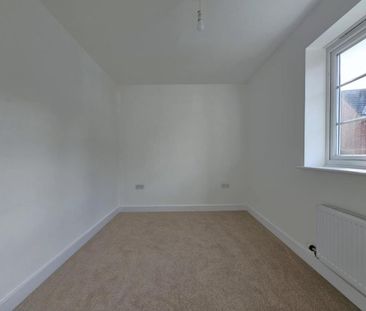2 bedroom coach house to rent - Photo 3