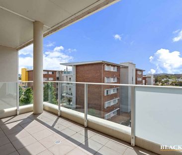 Refreshed & Full of Character | Spacious One Bedroom Apartment - Photo 4