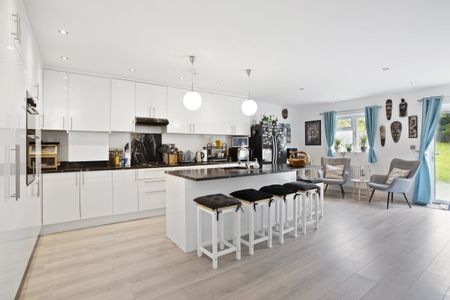 4 bedroom detached house to rent - Photo 5