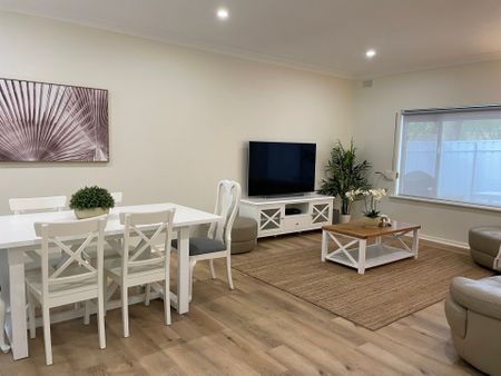 Stunning 3 Bedroom Renovated Unit - Photo 2