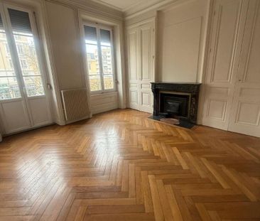 Location Appartement 3 pièces 105m² VILLEURBANNE 69100 - Photo 4
