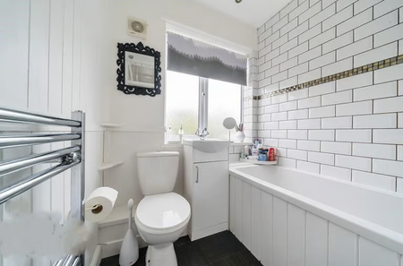 1 bedroom in a house share to rent - Photo 4