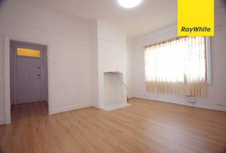 FULLY RENOVATED THREE BEDROOM FAMILY HOME - Photo 4