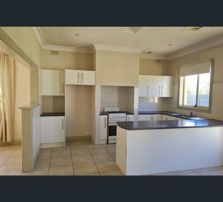 10 Cleve Street, Mansfield Park, SA 5012 - Photo 4