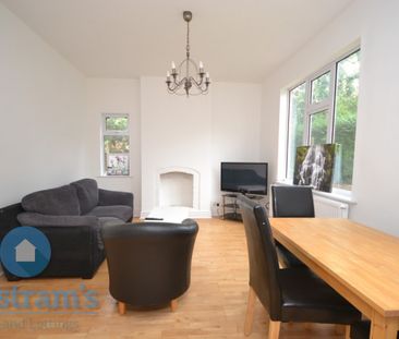 References Pending - 4 bed Semi-Detached House - Photo 2