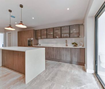 4 bedroom semi-detached house to rent - Photo 2