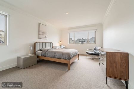 Beautiful furnished house for rent in Ville Mont-Royal - high ceilings, and skylights. - Photo 5