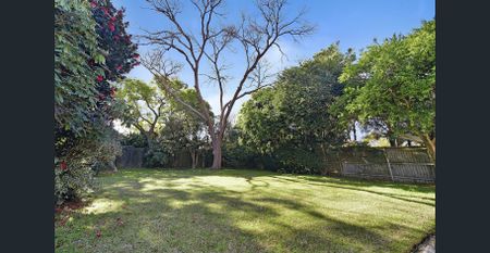SPACIOUS FAMILY HOME IN QUIET ARTARMON STREET - Photo 4