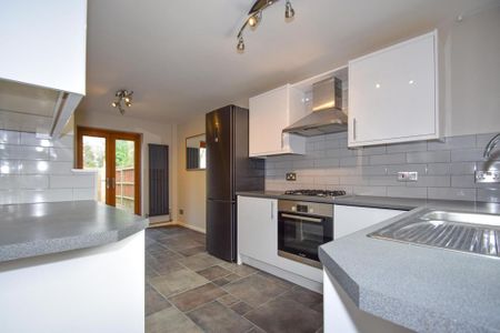 3 bedroom detached house to rent - Photo 5