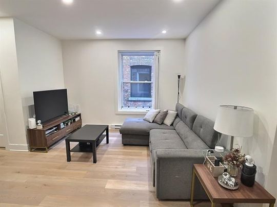 2106 Av. Claremont - Photo 1