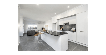 4 Bedroom Family Style Home - Photo 5