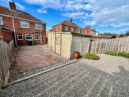 2 bedroom semi-detached house to rent - Photo 3