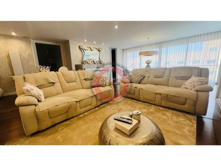 3 room luxury Apartment for rent in Vila Nova de Gaia, Portugal - Photo 3