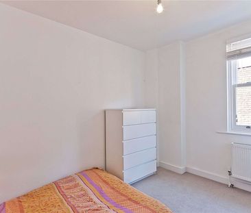 A modern one bedroom apartment in the heart of Guildford town centre. - Photo 3