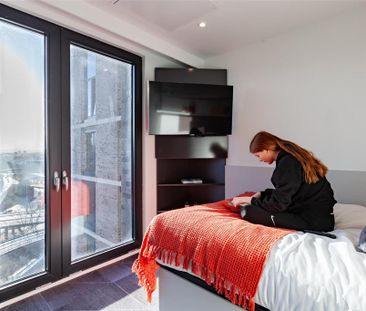 1 bedroom in a flat share to rent - Photo 2
