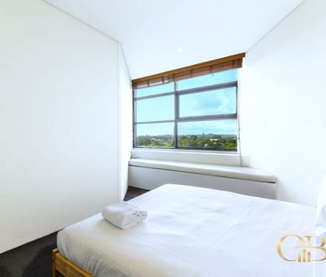 Penthouse Living with Randwick Racecourse Views & Private Rooftop T... - Photo 3