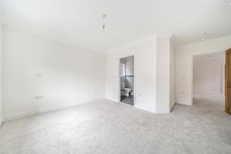 6 bedroom detached house to rent - Photo 4