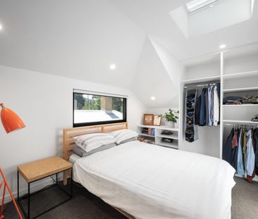 Immaculate Loft Living – Rare 1 Bed Townhouse - Photo 4