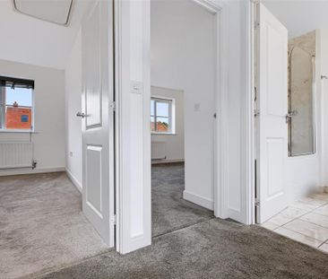 1 bedroom coach house to rent - Photo 2
