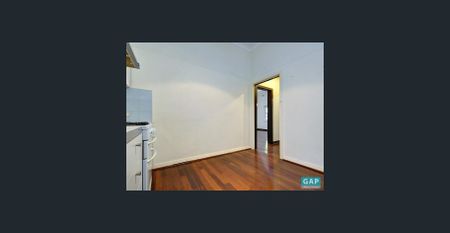 Great Location - heritage building - Photo 3