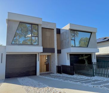 Modern 5 Bedroom Duplex - Photo 4