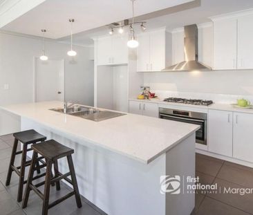 FAMILY LIVING - Photo 4