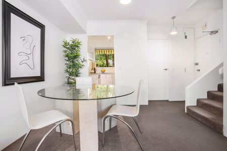 Whisper Quiet Haven In Brilliant Location - Townhouse Style Apartment - Photo 3