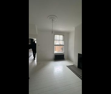 2 Bed Terraced House, Wall End Road, E6 - Photo 2