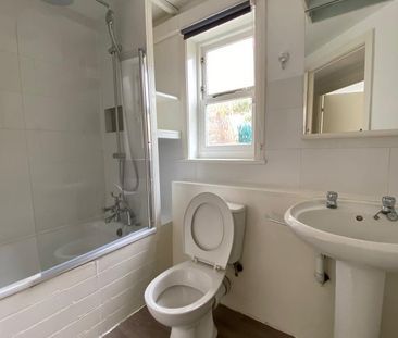 Room in a Shared Flat, Harmsworth Mews, SE11 - Photo 1