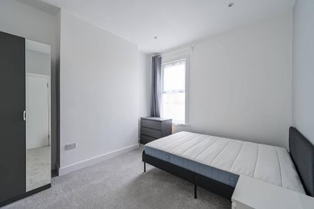 3 bedroom flat to rent - Photo 5