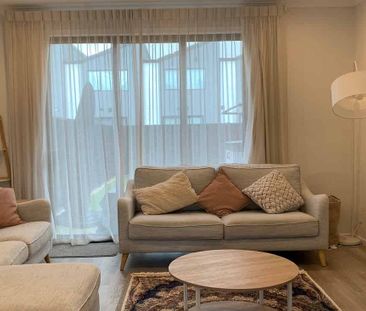 Modern 2-Bedroom Townhouse in Wallaceville - Photo 2
