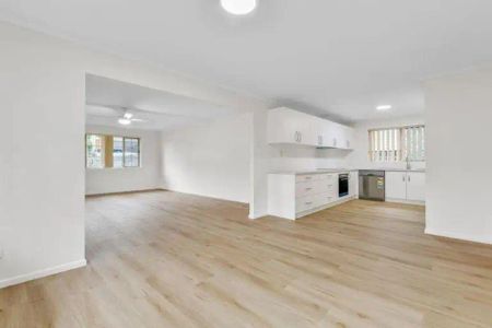 “3-Bedroom Home in the Heart of Everton Park” - Photo 5