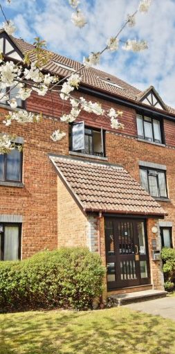 Oriental Road, Woking - Photo 1