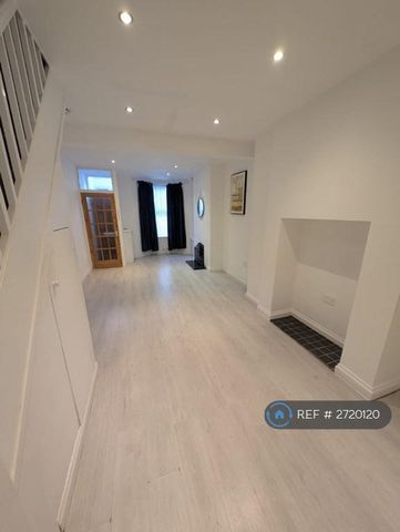 2 bedroom terraced house to rent - Photo 2
