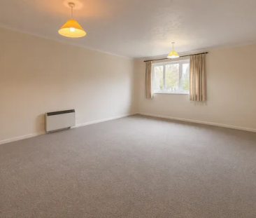 Ferrier Close, Rainham - Photo 2