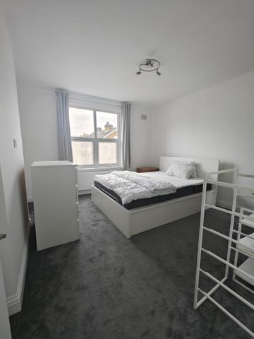 3 bedroom detached house to rent - Photo 3