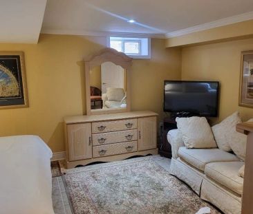 Detached Home For Lease | W9254096 - Photo 5