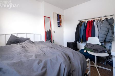 4 bedroom terraced house to rent - Photo 5