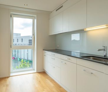 Moderne 2.5-Zimmer-Wohnung mit Loggia im Herzen von Wil - Photo 3