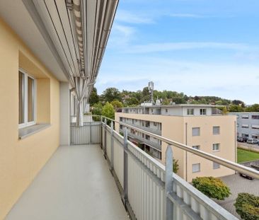 Grosszügige Familienwohnung zu Vermieten! - Photo 2