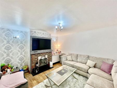 3 bedroom semi-detached house to rent - Photo 2