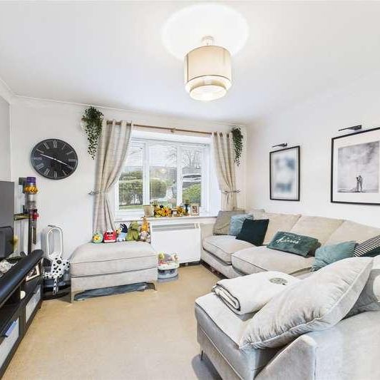 Missenden Gardens, Burnham, Slough, Buckinghamshire, SL1 - Photo 1