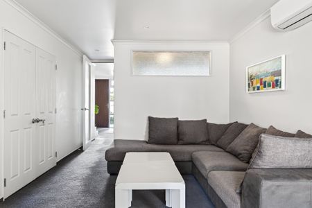Modern Beachfront Home - Photo 3