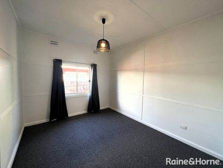 Neat and Tidy 3 Bedroom House - Photo 3