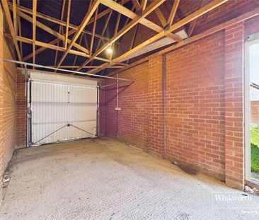 Roe Gardens, Three Mile Cross, Reading, RG7 - Photo 3